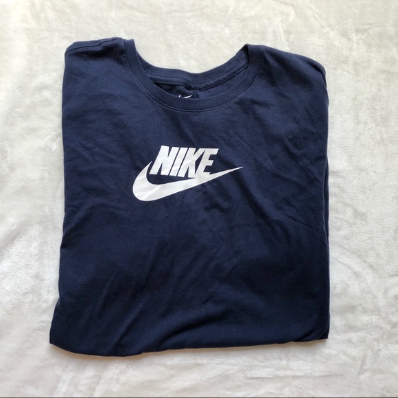 Nike Tops - nike t-shirt